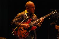 Larry Carlton